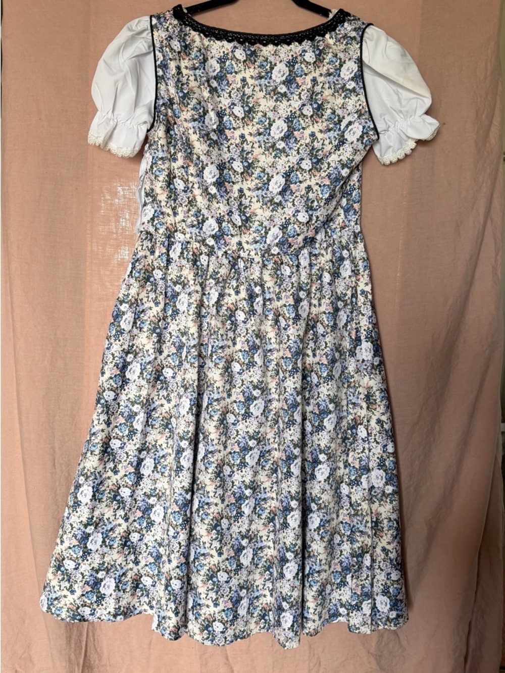 Women’s Floral Lace-Up Dirndl with White Blouse, Apron and Crinoline - Picture 2 of 4